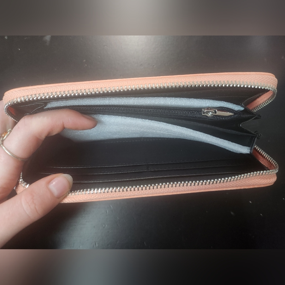 Elegant Soft Peach Wallet NWT - Picture 5 of 7